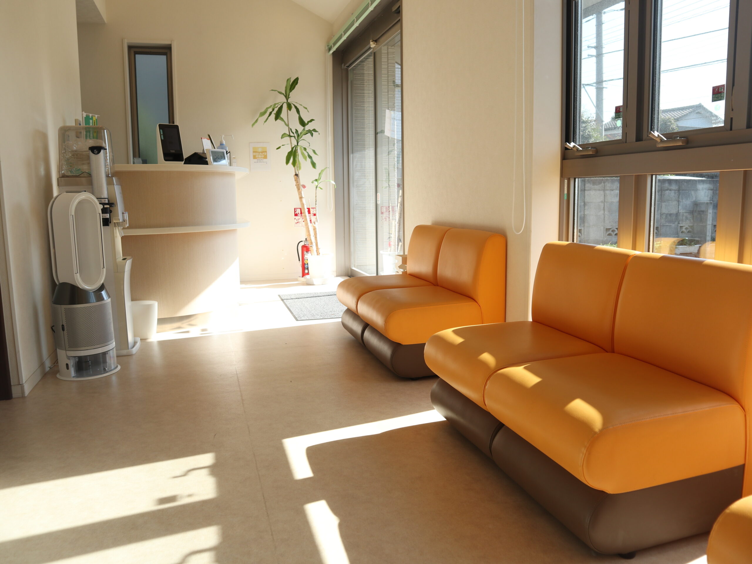 しかのデンタルクリニック待合室